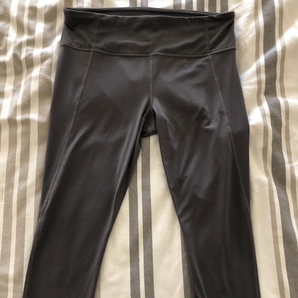 Athleta Salutation Capri Leggings in Powervita
